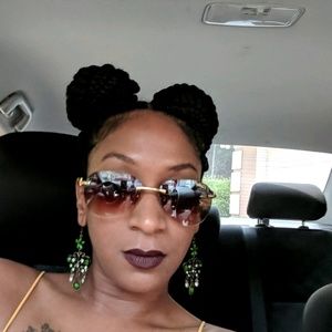 Meet your Posher, Dana